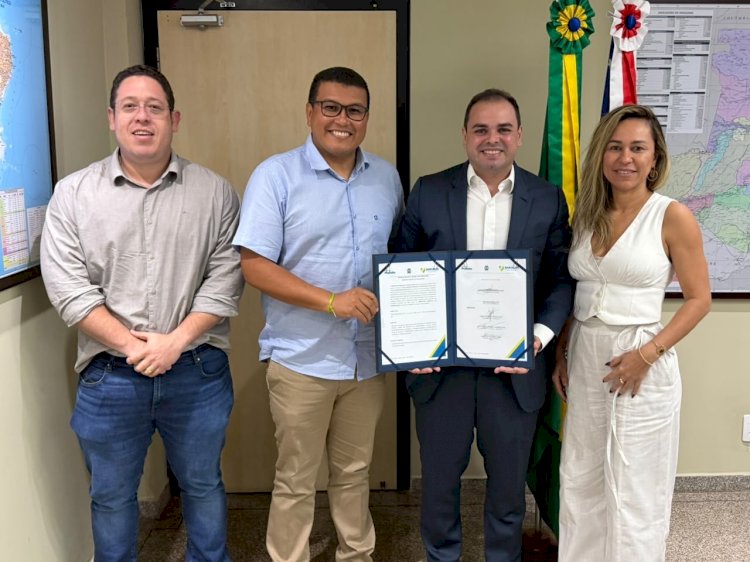 Governador Roberto Cidade assina ordem de serviço para obras de pavimentação em Barcelos