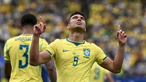 Com drama e gol aos 49, Brasil vira para cima do Japão e vai às oitavas de final
