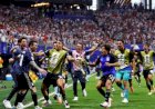 Argentina sufoca Inglaterra até virar e garante vaga na final da Copa