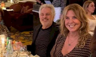 Viúvo de Rita Lee e ex-mulher de Collor postam fotos juntos em Paris e levantam suspeitas de romance