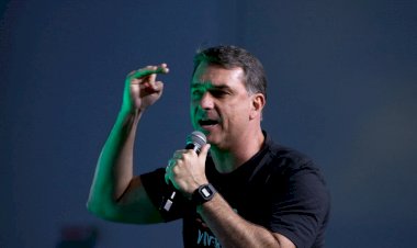 O novo homem-bomba para a campanha de Flávio Bolsonaro