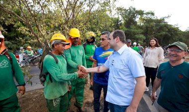 Governador Roberto Cidade fiscaliza obras de pavimentação em Manicoré