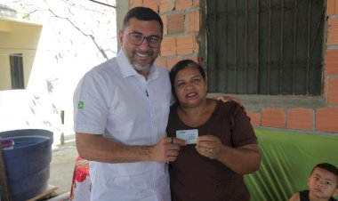 'Ajuda muitas famílias a colocar comida na mesa', afirma beneficiária do Auxílio Estadual criado na gestão Wilson Lima