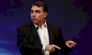 Flávio Bolsonaro troca marqueteiro, mas parece precisar de um milagreiro