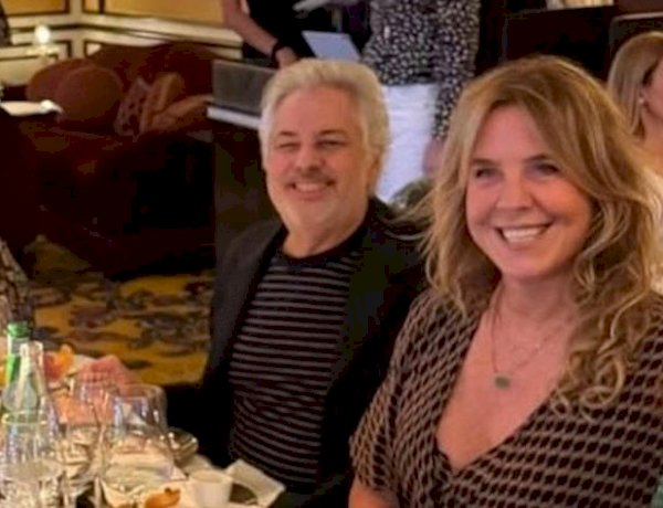 Viúvo de Rita Lee e ex-mulher de Collor postam fotos juntos em Paris e levantam suspeitas de romance