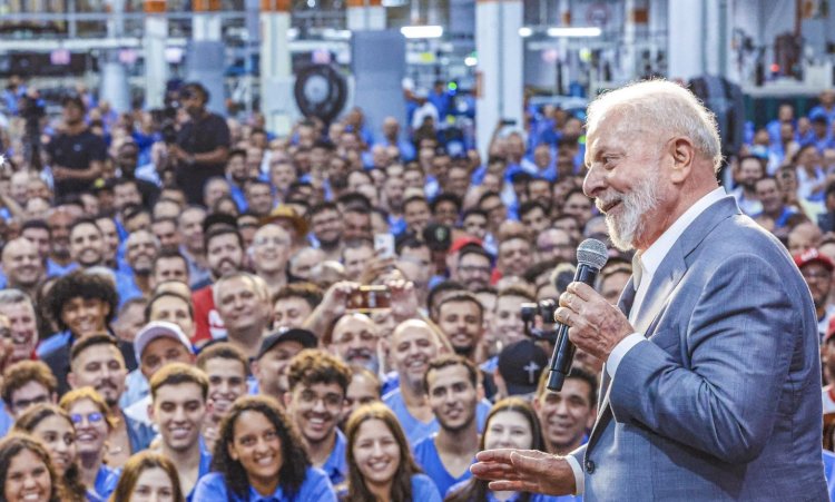 Efeito Lula: sobram empregos; empresários diminuem escalas e aumentam benefícios
