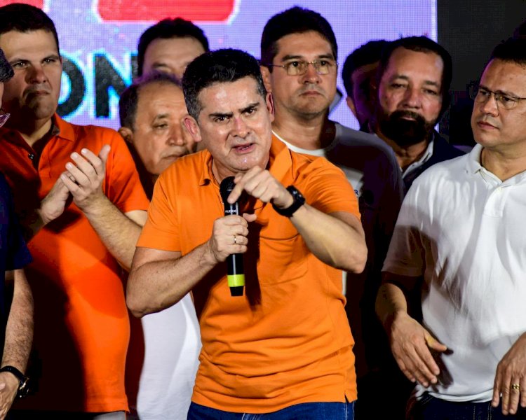Cara de pau, David Almeida promete aumentar Auxílio Estadual para R$ 300,00, mas ex-prefeito acabou com o Auxílio Manauara, prejudicando 40 mil famílias