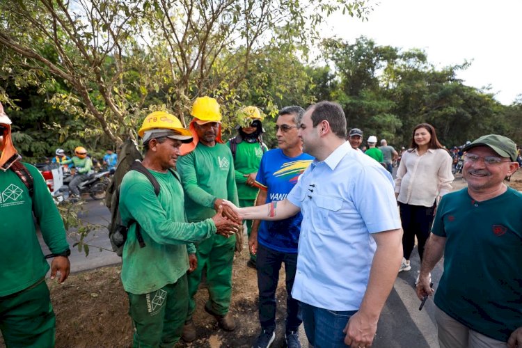 Governador Roberto Cidade fiscaliza obras de pavimentação em Manicoré