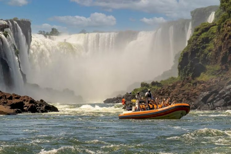Turista holandês morre após barco virar durante passeio nas Cataratas do Iguaçu