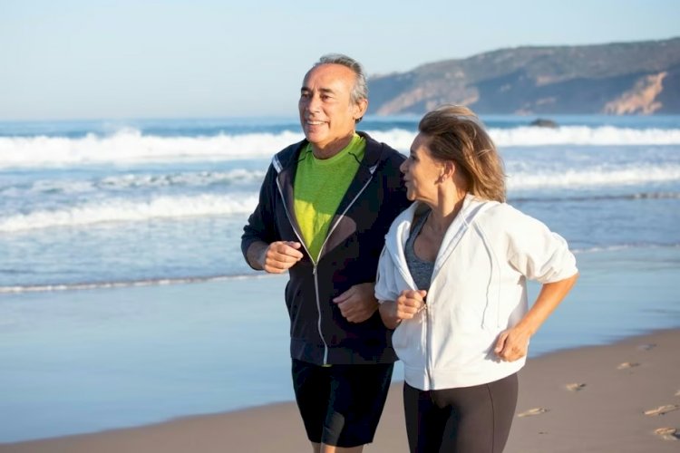 9 hábitos que especialistas recomendam na meia-idade para viver mais e envelhecer melhor