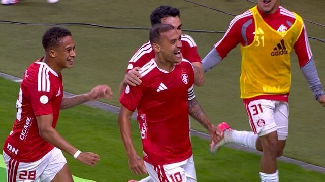 Internacional vence o Corinthians e abre vantagem nas oitavas da Copa do Brasil