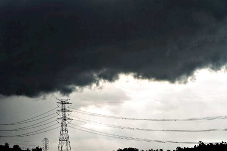 Ciclone deve se formar nesta quinta e levar ventos acima de 100 km/h ao Sul e Sudeste; RS tem risco de tornado
