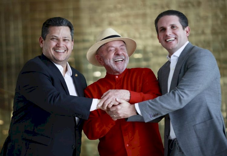 Lula, Alcolumbre e Motta anunciam acordo às vésperas das eleições para dar andamento à escala 6x1, PEC da Segurança e blusinhas