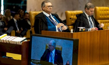 Ministro Flávio Dino reintegrou Andrei Rodrigues a direção geral da Polícia Federal, citando encontro de André Mendonça com Vorcaro