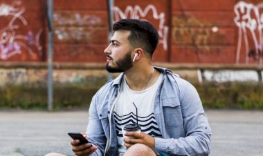 Não tomar banho para se tornar atraente vira tendência entre os jovens: existe alguma base científica?