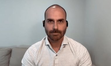 Eduardo Bolsonaro é demitido da PF por faltas injustificadas