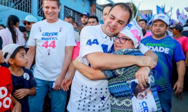 Em caminhada na zona Norte de Manaus, Roberto Cidade apresenta proposta do Hospital da Mulher
