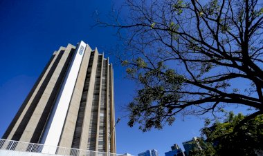 Confederações que representam trabalhadores da Caixa defendem fim de greve e negociação