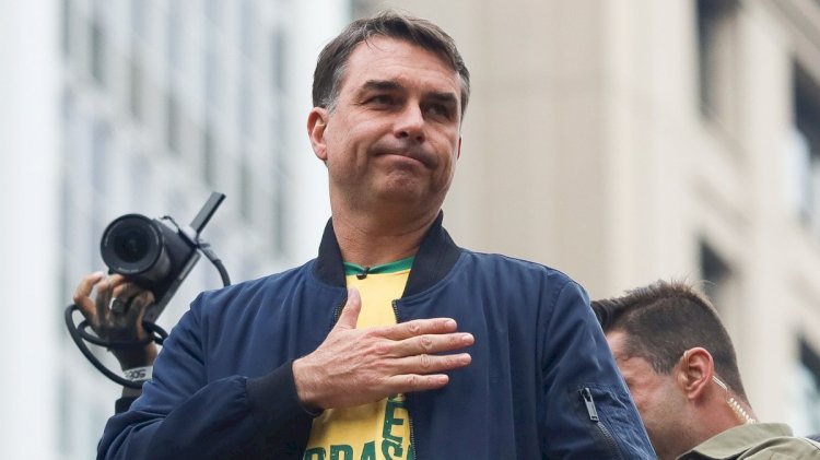 PF aponta Flávio como 'interlocutor direto' de Vorcaro sobre Dark Horse