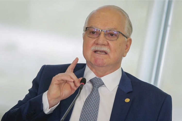 Fachin manda Mendonça tirar sigilo total do caso Master em 24h