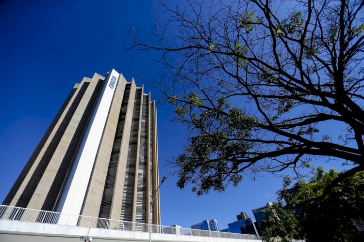 Confederações que representam trabalhadores da Caixa defendem fim de greve e negociação