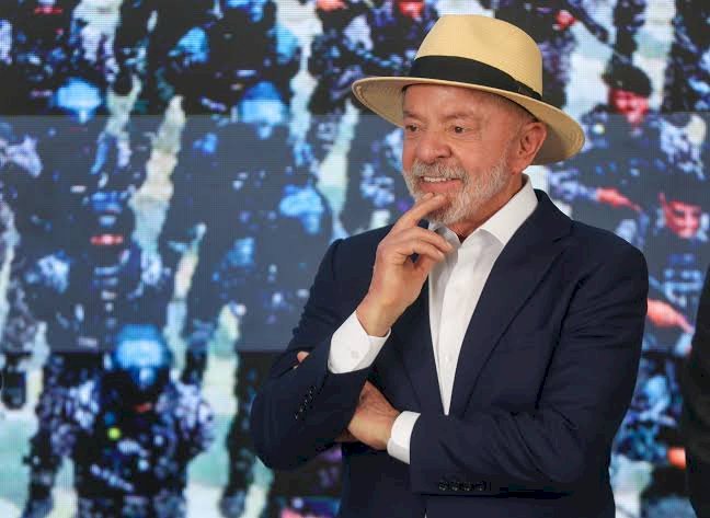 Lula defende acabar com fundo eleitoral para Brasil ter "política sadia"