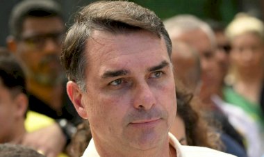 Emails indicam que Flávio Bolsonaro dividia conta com suspeito de lavar dinheiro do INSS