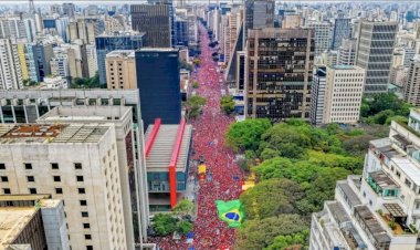 Jovens comandam ato pró-Lula em SP e ocupam sete quarteirões na Paulista
