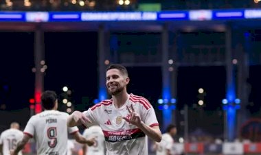 Pela 31ª rodada do Brasileiro série A. Flamengo domina o Bahia e volta a ocupar a liderança do Brasileirão