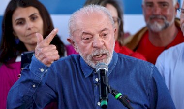 Lula protocola documento no TSE e no STF em que diz que libera a divulgação de sigilos dele e de parentes se Flávio também o fizer