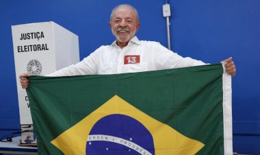 Luiz Inácio Lula da Silva é reeleito presidente do Brasil