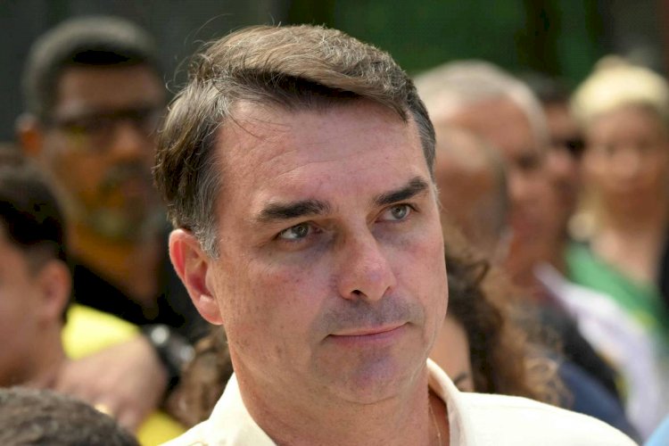 Emails indicam que Flávio Bolsonaro dividia conta com suspeito de lavar dinheiro do INSS