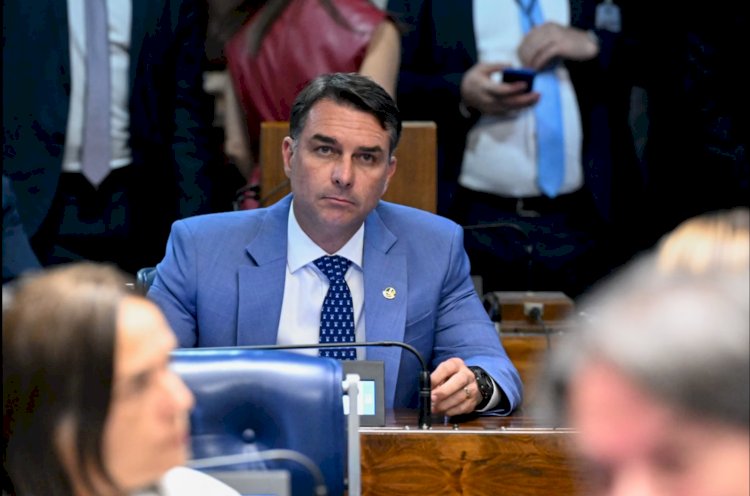 TSE manda Flávio e aliados removerem vídeo fake que critica ato pró-Lula
