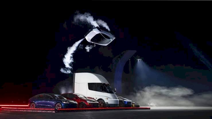 Tesla apresenta Roadster que 'voa' e dirige de ponta-cabeça com tecnologia da SpaceX