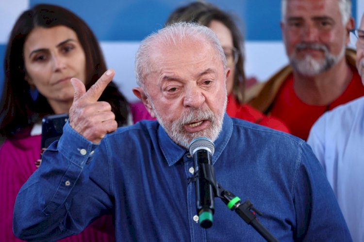 Lula protocola documento no TSE e no STF em que diz que libera a divulgação de sigilos dele e de parentes se Flávio também o fizer