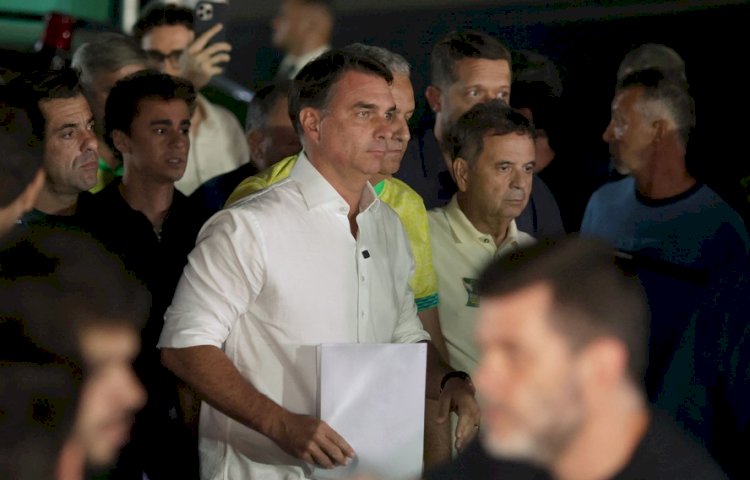 Lideranças do PL entram em campo para convencer Flávio Bolsonaro a reconhecer a derrota o quanto antes